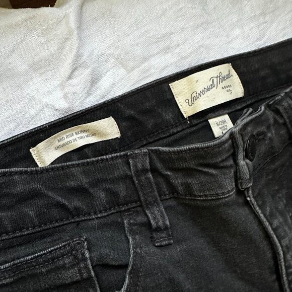Universal Thread Black Mid-Rise Distressed Skinny Jeans Frayed Hem Size 8 / 29 R - Picture 9 of 13